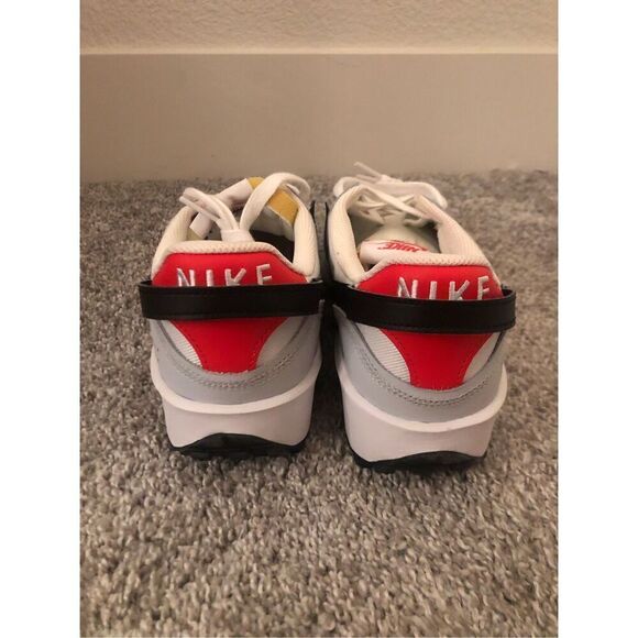 Nike Waffle Debut Shoes Men\'s Size 8 main image 5
